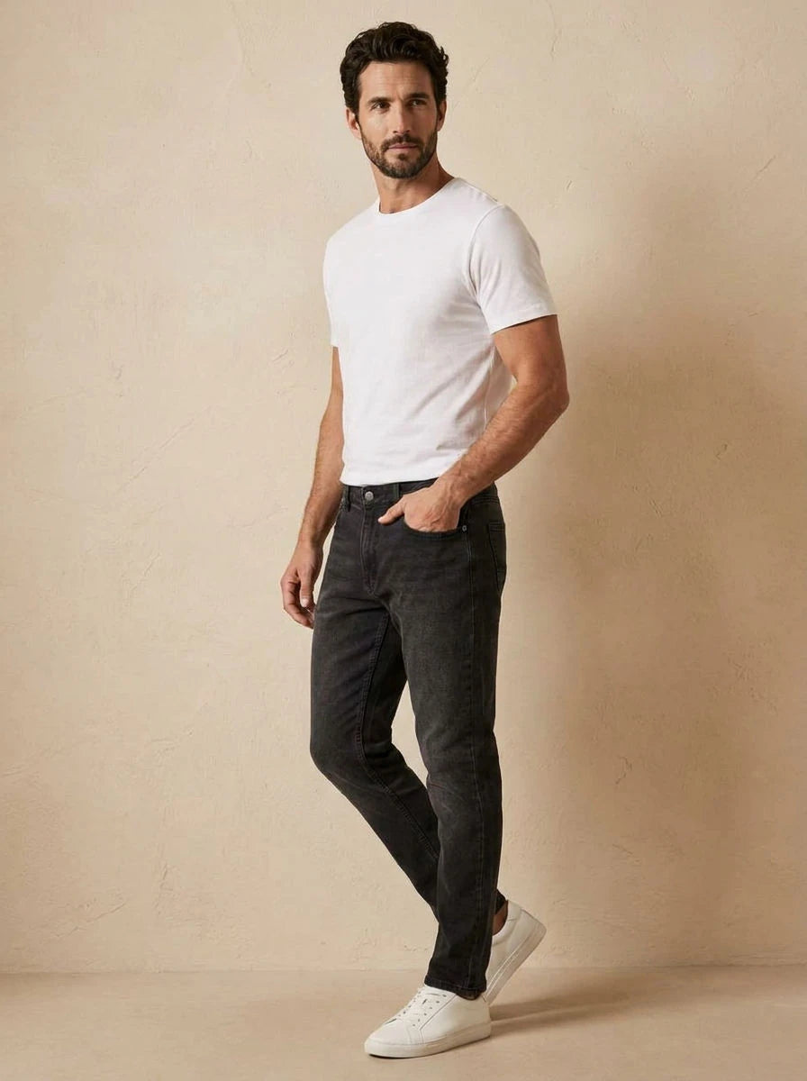 Relaxed Fit Jeans Black Raw - three quarter